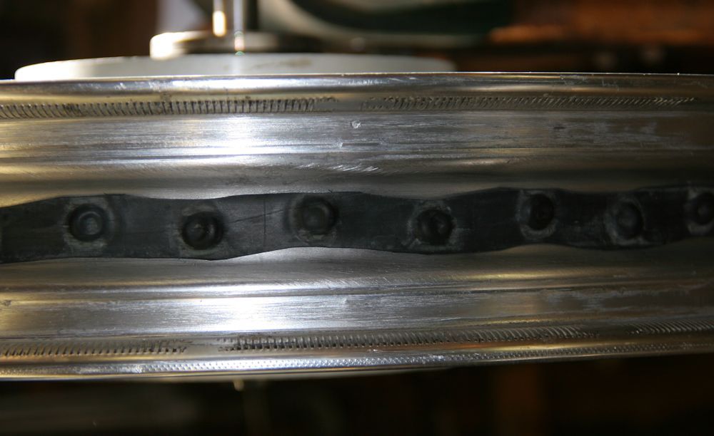 Tubeless conversion for spoked wheels DO THE TON